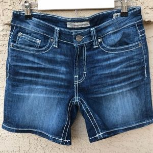 BKE The Buckle “Dakota” Jean Shorts Size 28 EUC